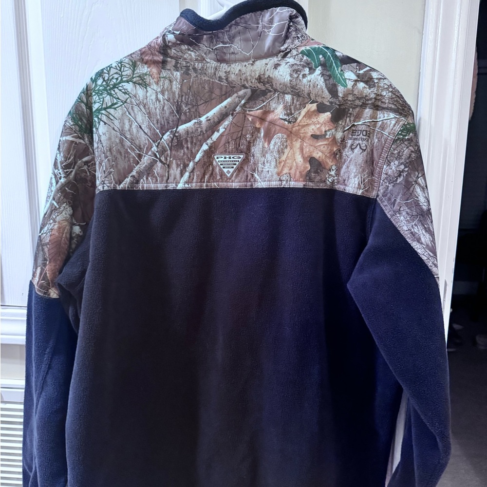 Columbia Men's Camouflage and Black Performance Pullover - Picture 5 of 5